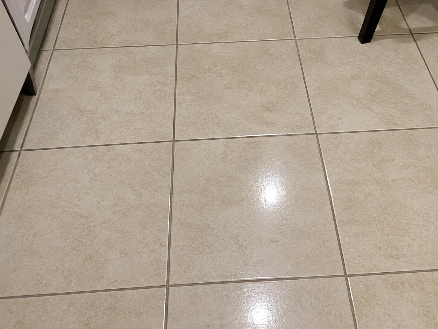 Mismo piso limpio y brillante después de la extracción profunda Lava Tap